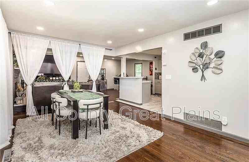 8707 E 74th Ter - Photo 7 of 25