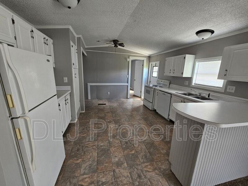 934 Eslinger Ct - Photo 2 of 8