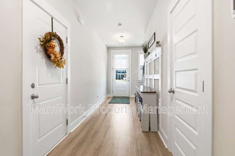 7722 Park Gate Dr - Photo 3 of 33