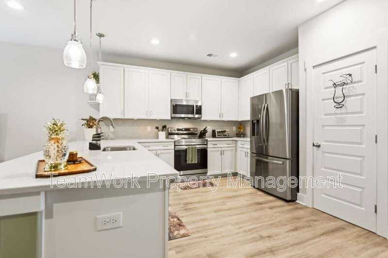 7722 Park Gate Dr - Photo 4 of 33