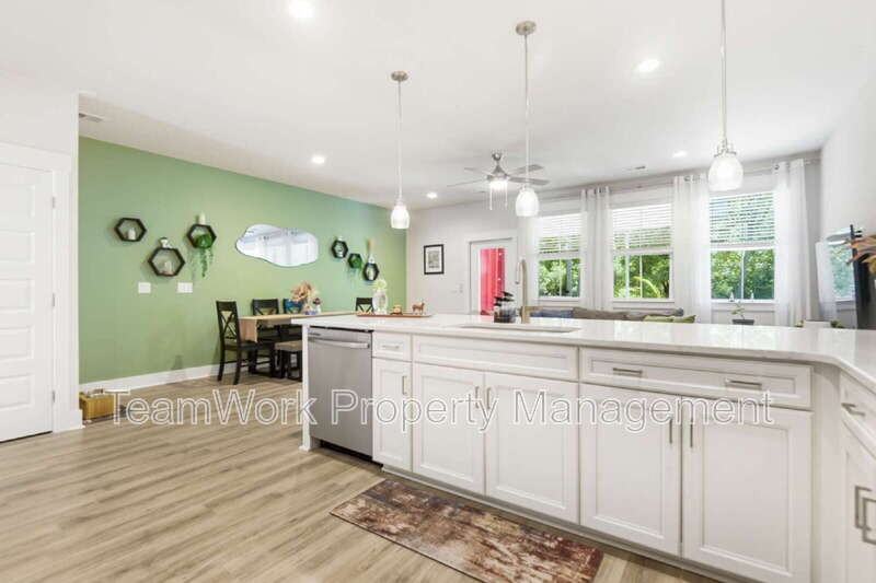 7722 Park Gate Dr - Photo 6 of 33