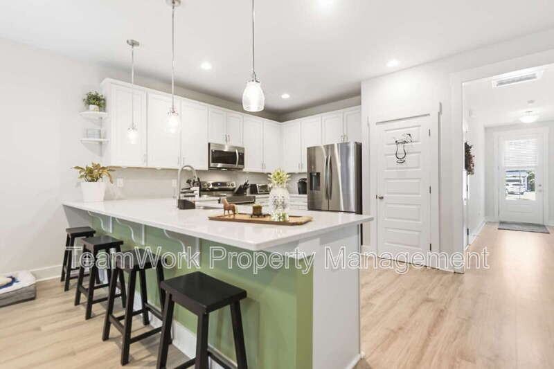 7722 Park Gate Dr - Photo 7 of 33