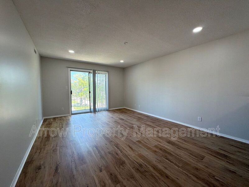 649 S 18th St - Photo 2 of 9