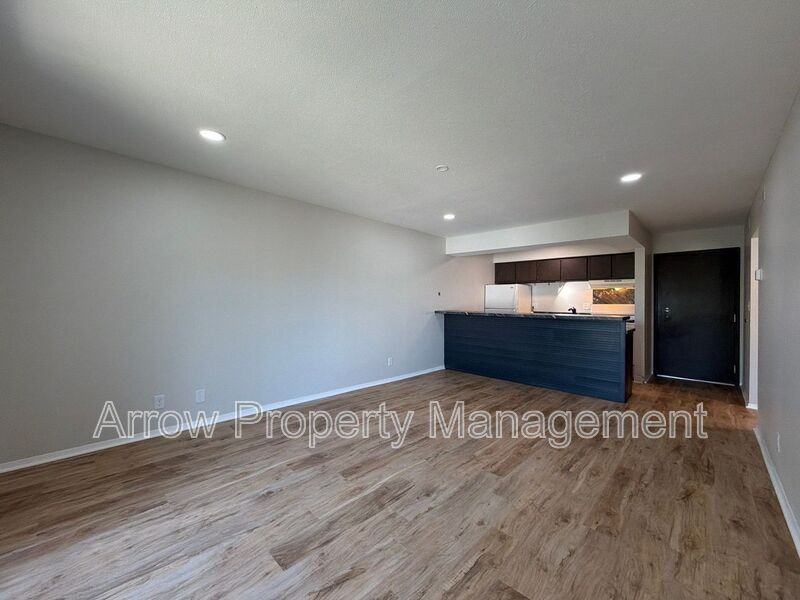 649 S 18th St - Photo 3 of 9