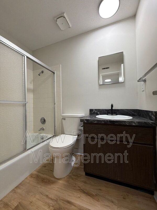 649 S 18th St - Photo 4 of 9