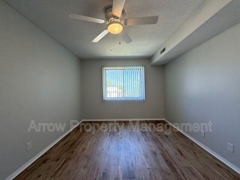 649 S 18th St - Photo 5 of 9