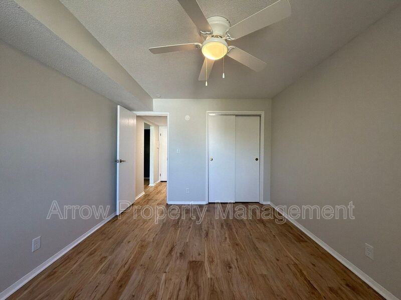 649 S 18th St - Photo 6 of 9