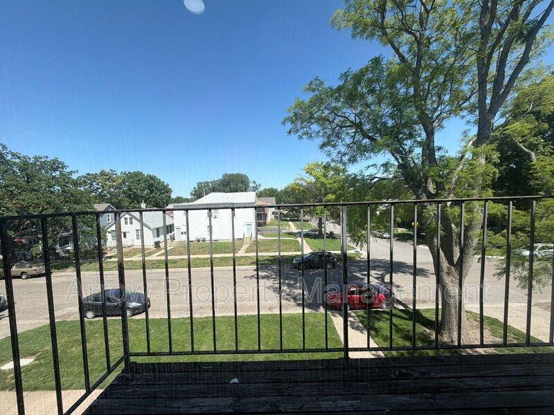 649 S 18th St - Photo 7 of 9