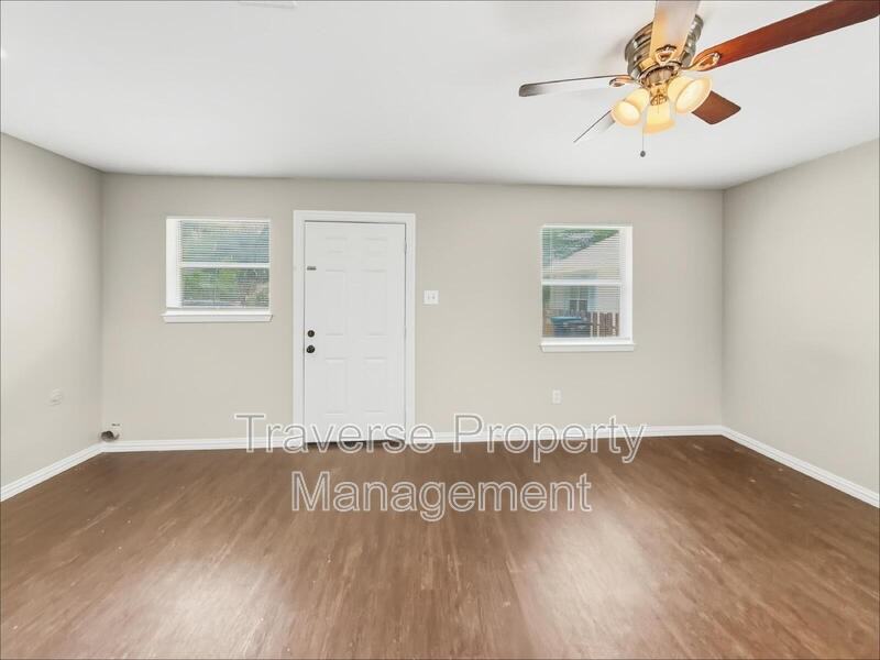 1215 Lowe St - Photo 6 of 23