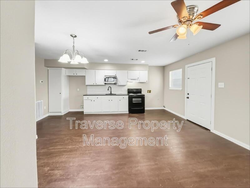 1215 Lowe St - Photo 7 of 23
