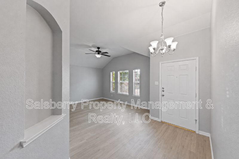 1032 Salt Creek Trl - Photo 3 of 21