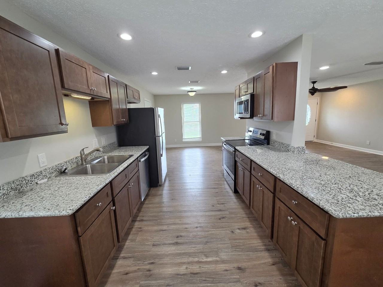 211 Sukoshi Dr - Photo 3 of 22