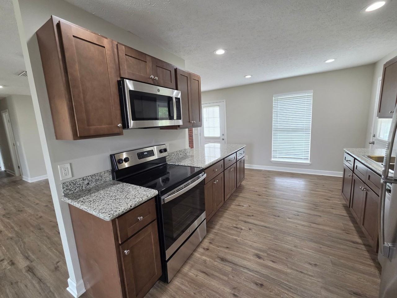 211 Sukoshi Dr - Photo 4 of 22