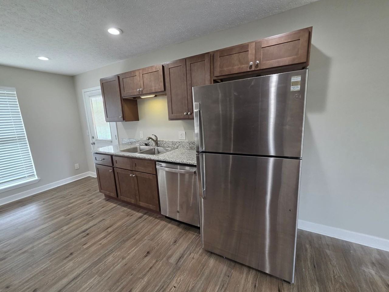 211 Sukoshi Dr - Photo 5 of 22