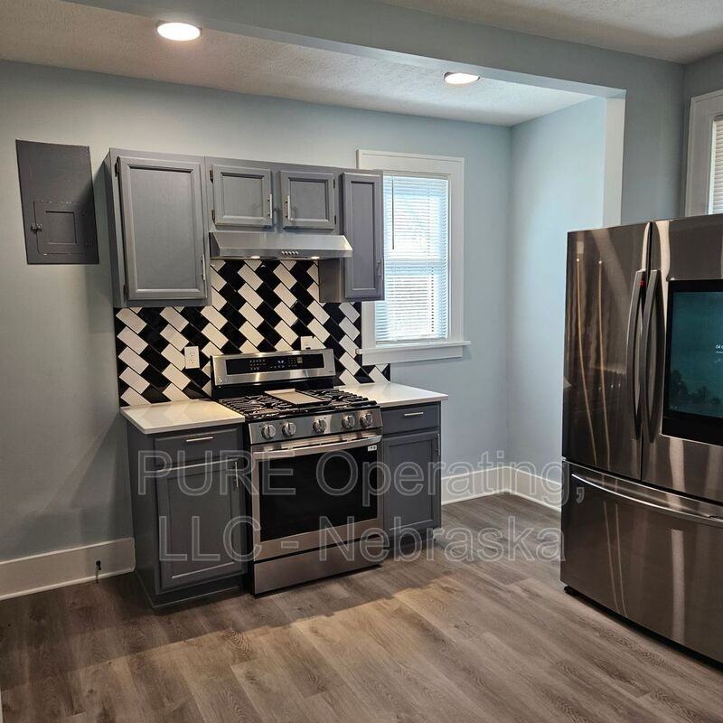3901 Curtis Ave - Photo 4 of 29