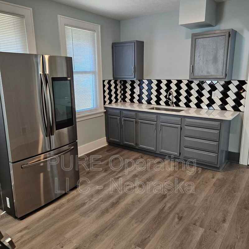 3901 Curtis Ave - Photo 5 of 29