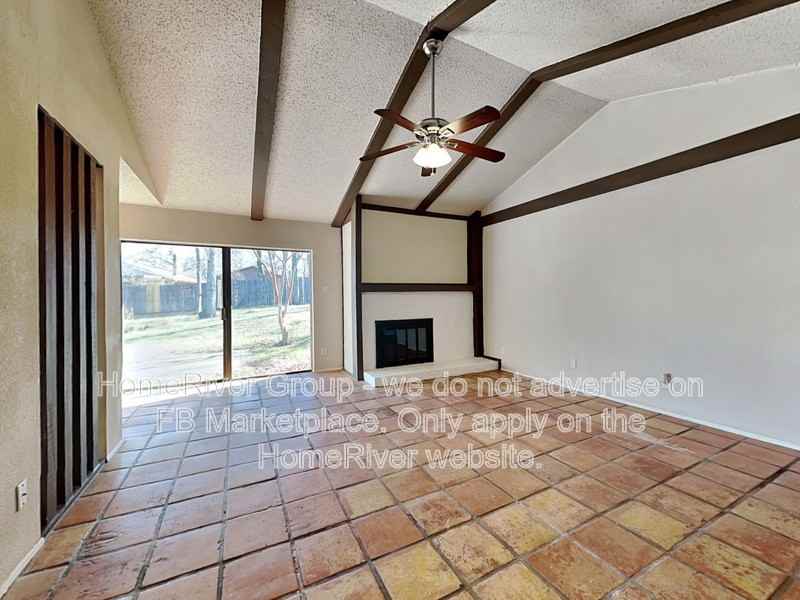 1402 Fair Oaks Blvd - Photo 4 of 27