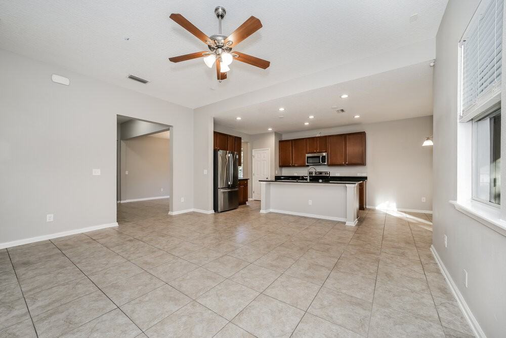 1606 Creek Point Blvd - Photo 3 of 16