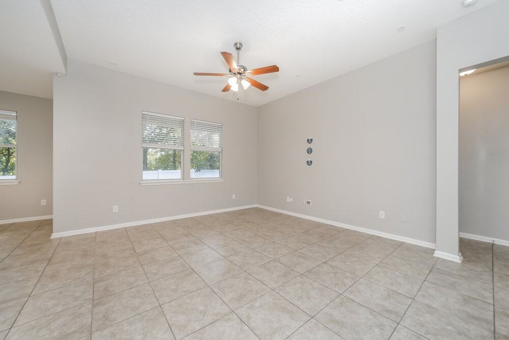 1606 Creek Point Blvd - Photo 4 of 16
