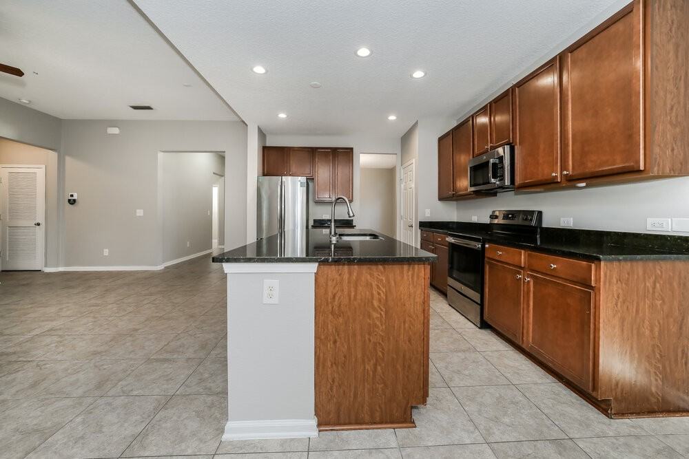 1606 Creek Point Blvd - Photo 7 of 16