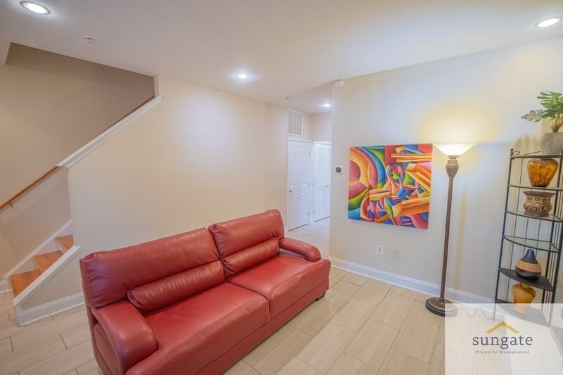 104 N Dallas St - Photo 4 of 37