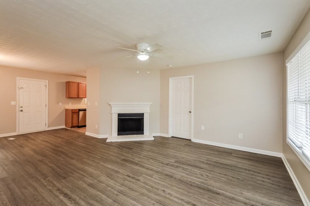8224 Sterling Ln - Photo 3 of 16
