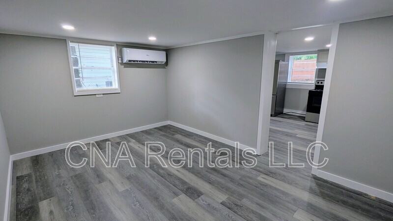 1772 Martin Pl Se #B - Photo 2 of 17