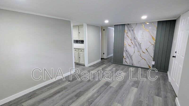 1772 Martin Pl Se #B - Photo 3 of 17