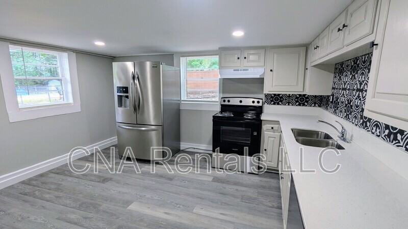 1772 Martin Pl Se #B - Photo 5 of 17