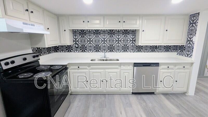 1772 Martin Pl Se #B - Photo 6 of 17