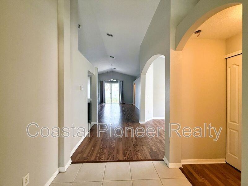 2345 Roanoke Springs Dr - Photo 4 of 33