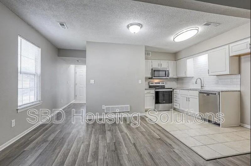 106 Ne Dogwood St #D - Photo 3 of 7