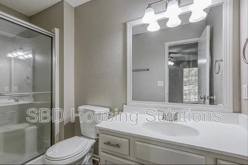 106 Ne Dogwood St #D - Photo 6 of 7