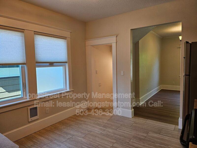 1749 Se 46th Ave - Photo 2 of 8