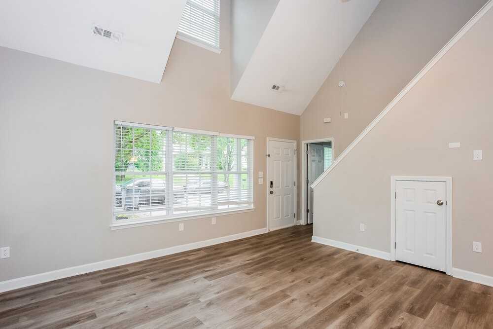 711 Continental Dr - Photo 5 of 17