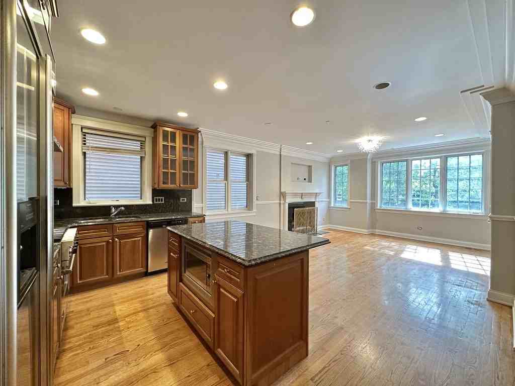 3721 N Clifton Ave #1 - Photo 4 of 21