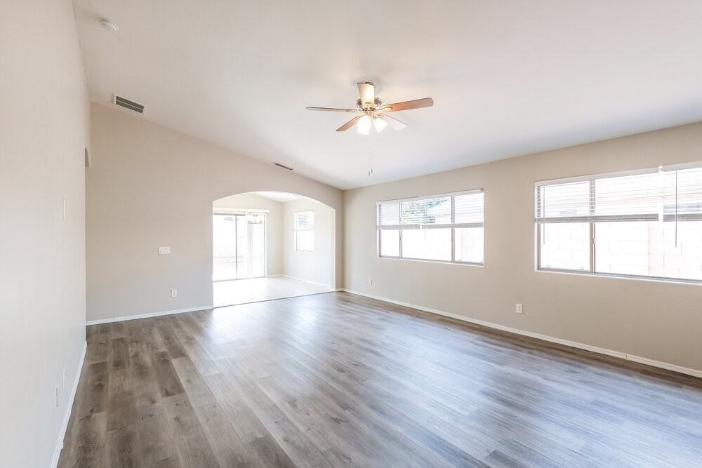 2710 S 108th Ave - Photo 4 of 16