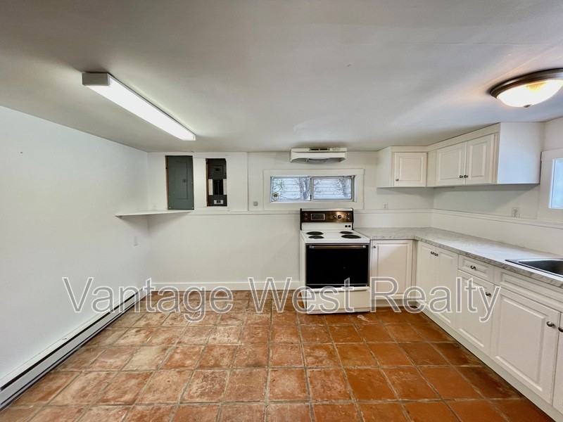 1230 - Photo 2 of 17