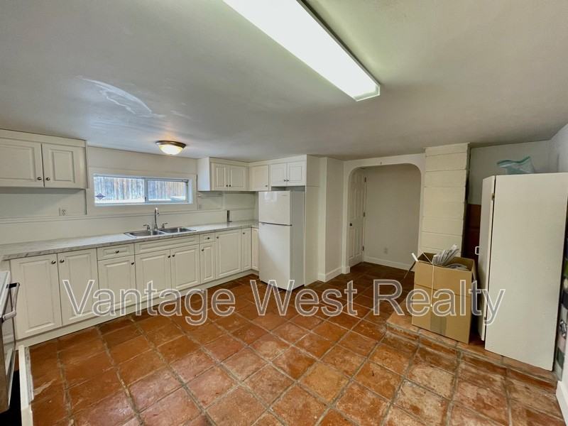 1230 - Photo 3 of 17