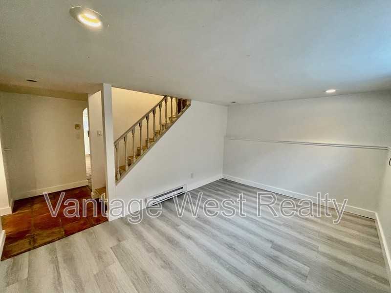 1230 - Photo 7 of 17