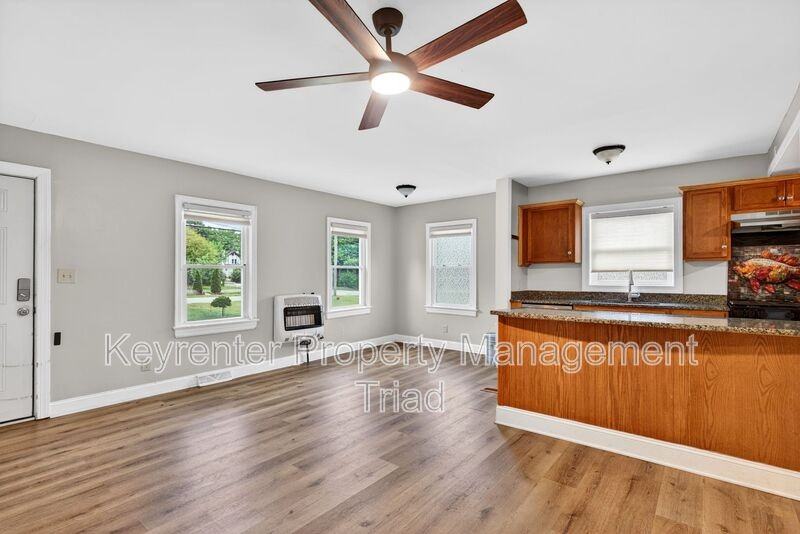 704 E Lexington Ave - Photo 4 of 38