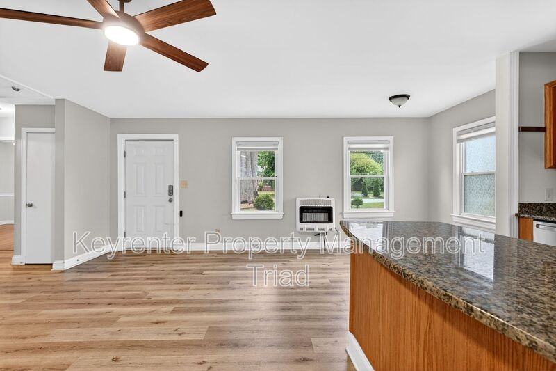 704 E Lexington Ave - Photo 5 of 38