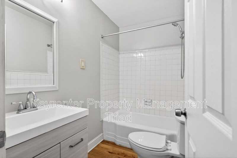 704 E Lexington Ave - Photo 6 of 38