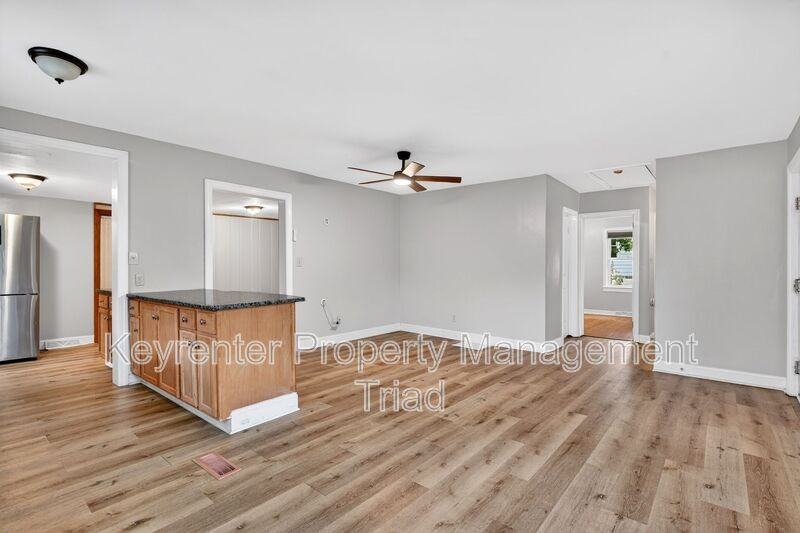 704 E Lexington Ave - Photo 7 of 38