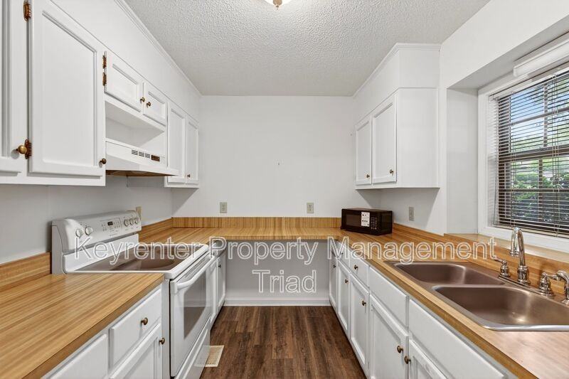 1223 Watermark Ct - Photo 4 of 27