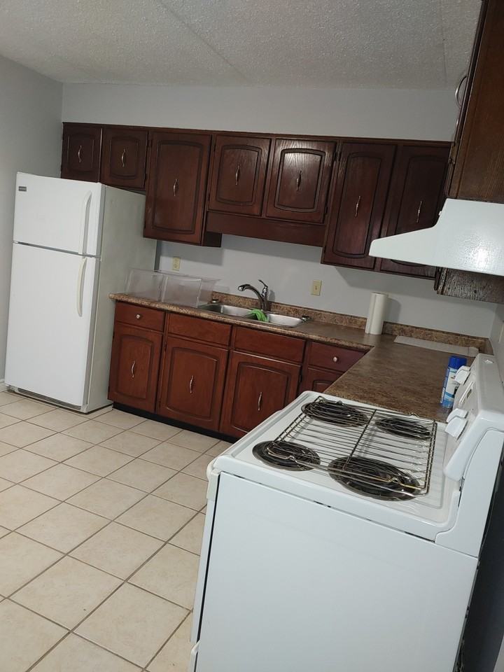 Tecumseh Rd E & Howard Ave #207 - Photo 3 of 3