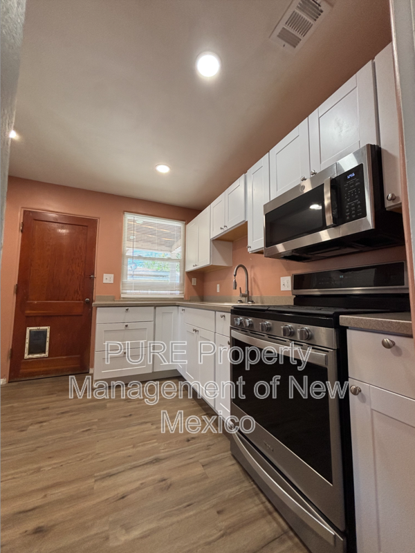 1104 Acoma Pl - Photo 4 of 17