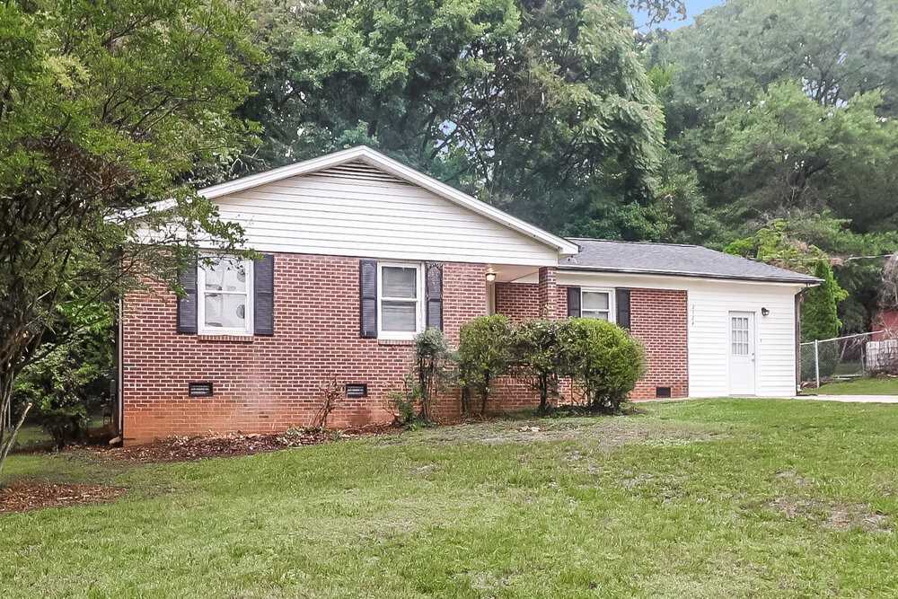 2124 Fox Hunt Dr - Photo 3 of 16