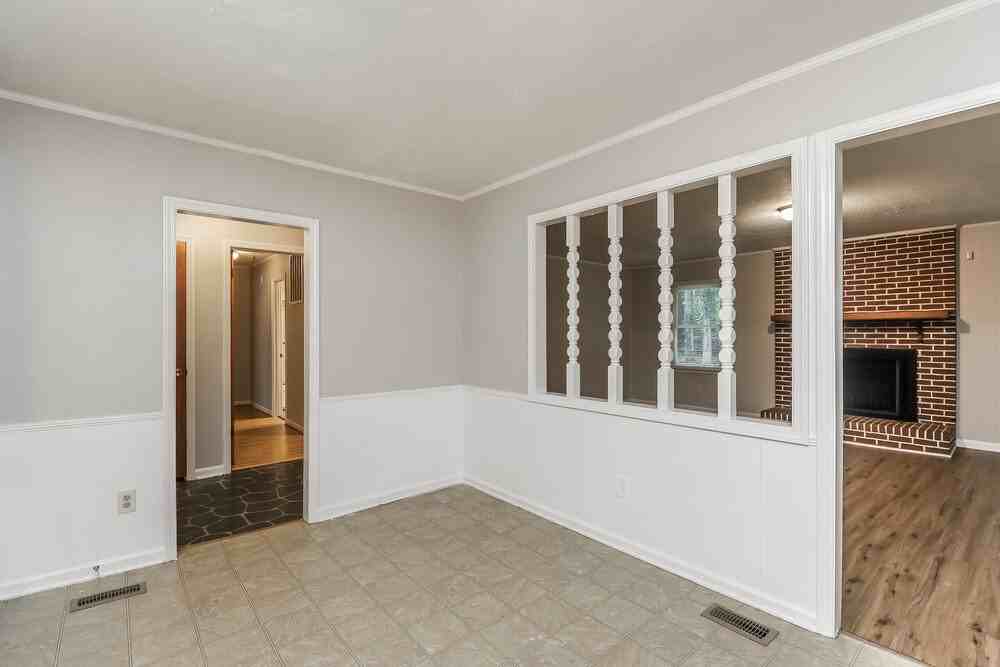 2124 Fox Hunt Dr - Photo 4 of 16