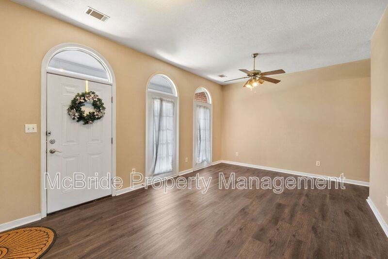 928 Hunting Horn Way W - Photo 4 of 28